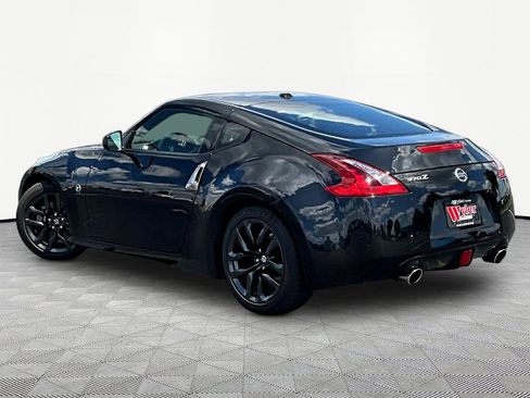 Used 2018 Nissan 370Z Touring RWD image 4