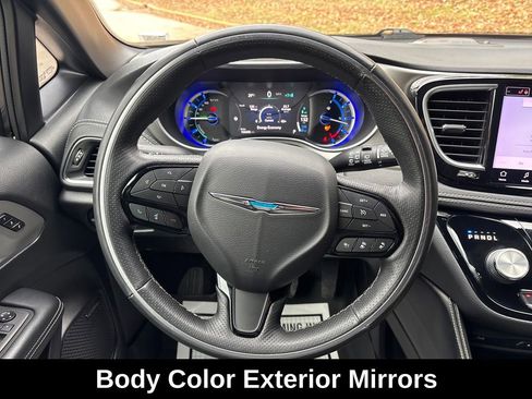 Used 2021 Chrysler Pacifica Limited w/ Uconnect Theater Family Group image 18