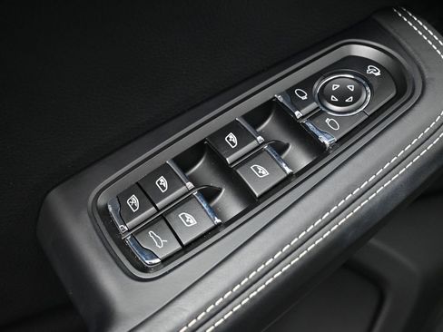 Used 2026 Porsche Macan image 19