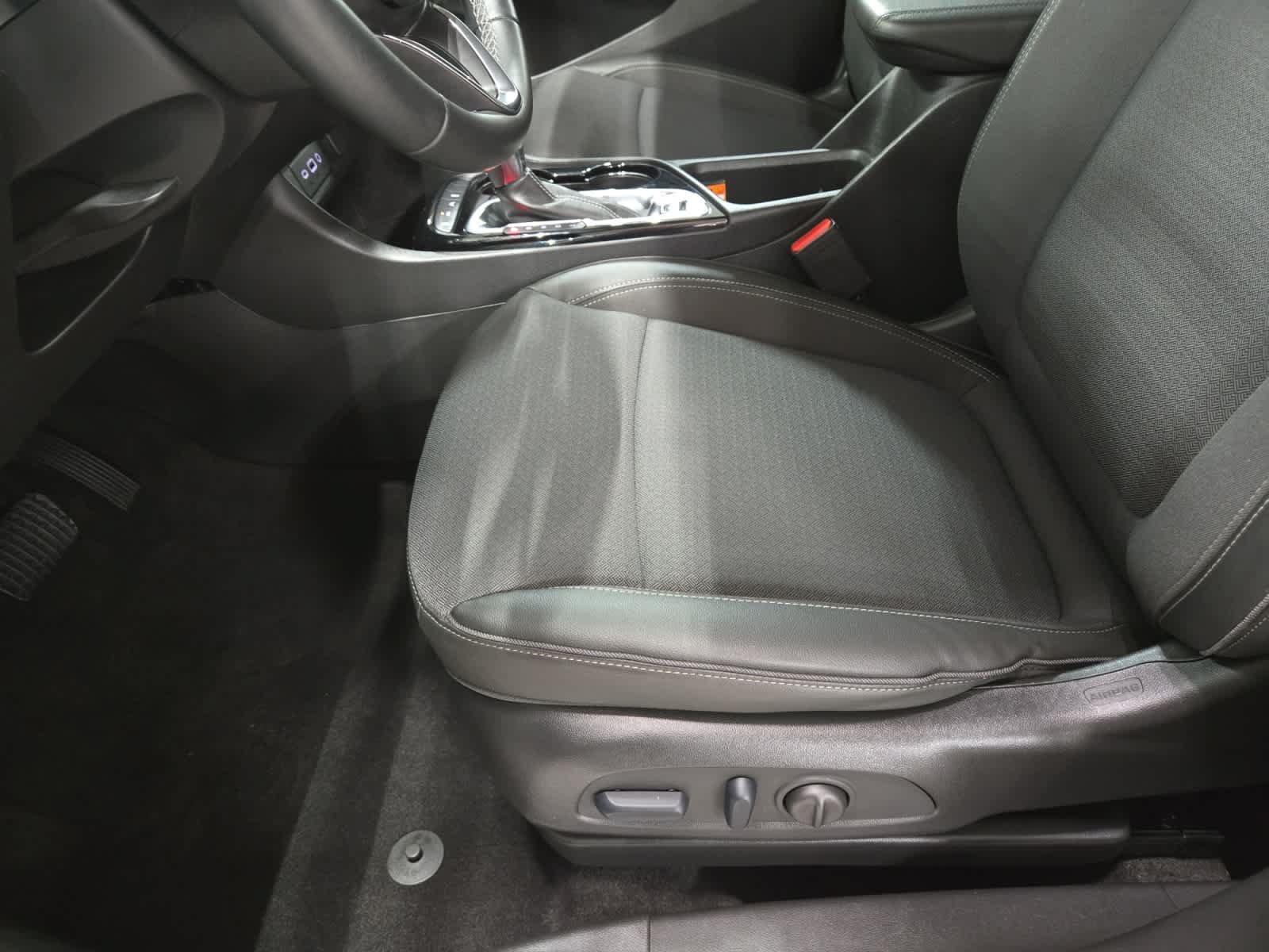 Used 2023 Buick Encore GX Select w/ Sport Touring Package AWD/4WD image 29