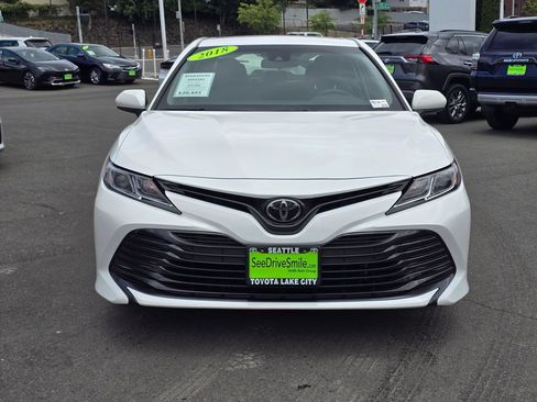 Used 2018 Toyota Camry LE FWD image 2