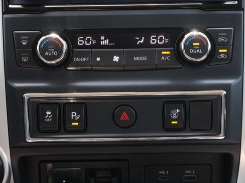 Used 2024 Nissan Titan SV w/ SV Utility Package image 21