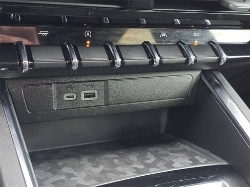 Used 2024 GMC Canyon Elevation w/ Convenience Package image 19