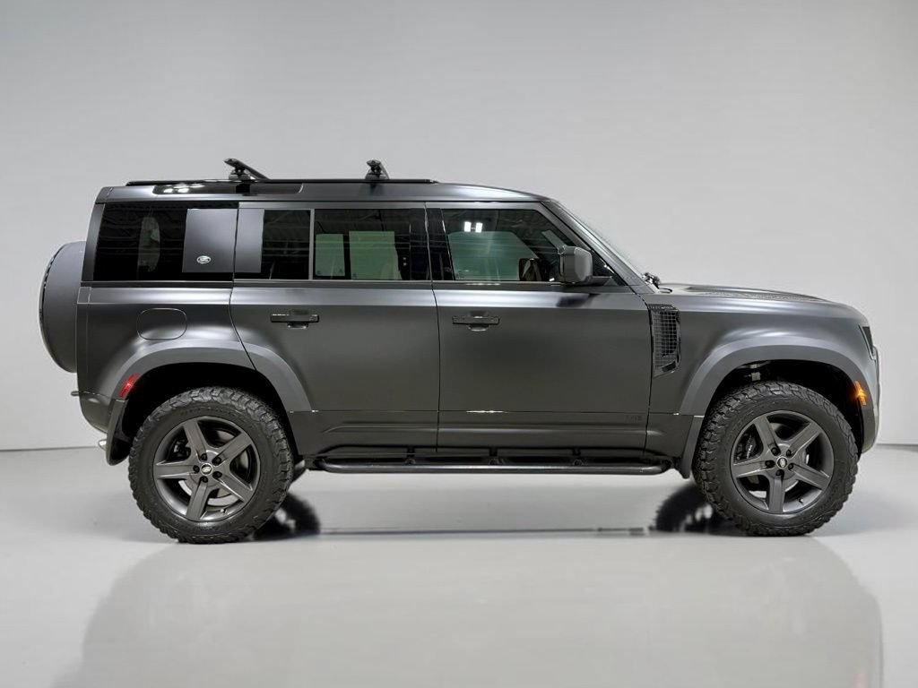 Used 2023 Land Rover Defender 110 V8 AWD/4WD image 10