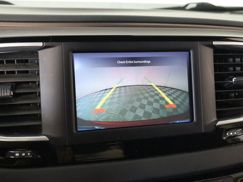 Used 2023 Chrysler Voyager LX image 6