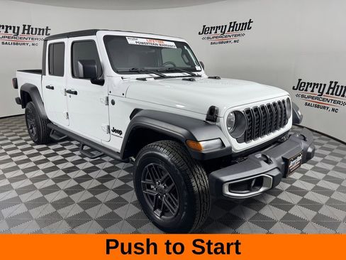 Used 2025 Jeep Gladiator Sport AWD/4WD image 5
