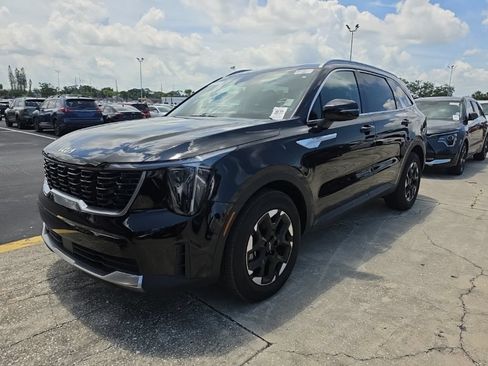 Certified 2025 Kia Sorento S FWD image 6
