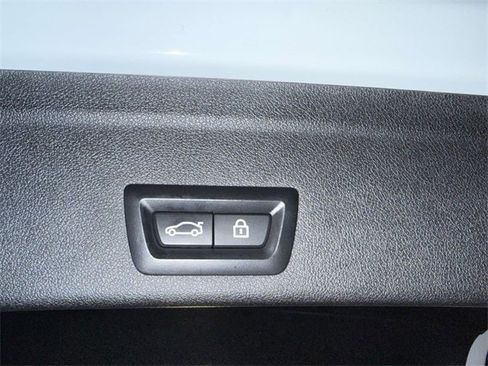 Used 2021 BMW X6 xDrive40i w/ M Sport Package image 17