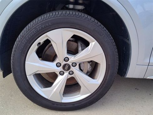 Certified 2025 Audi Q5 2.0T Premium Plus w/ Premium Plus Package image 18