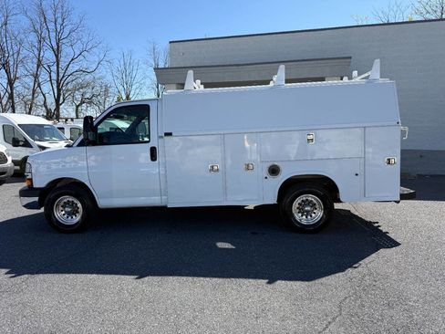 Used 2010 Chevrolet Express 3500 image 25