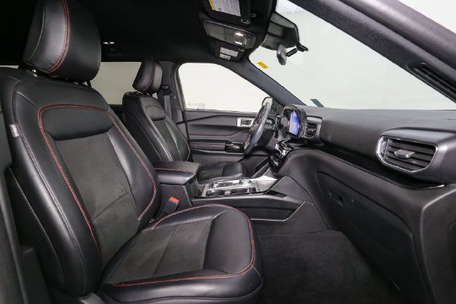 Used 2023 Ford Explorer ST-Line AWD/4WD image 17