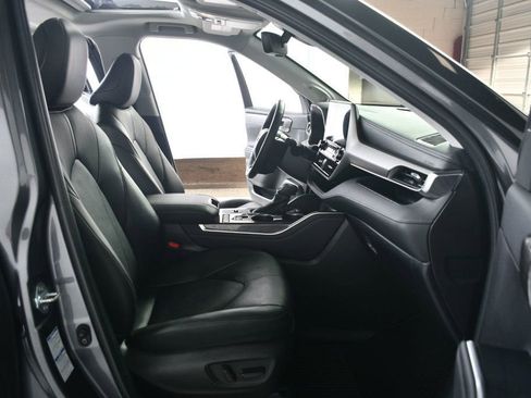 Used 2022 Toyota Highlander Limited image 29