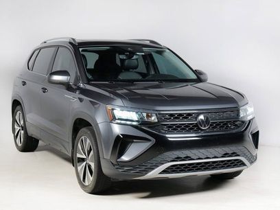 Used 2023 Volkswagen Taos SE w/ Panoramic Sunroof Package