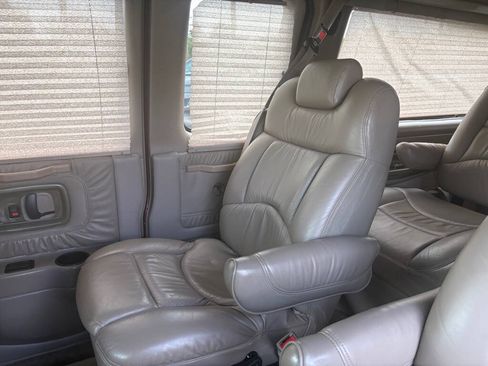 Used 2003 Chevrolet Express 1500 w/ Preferred Equipment Group 4 RWD image 14