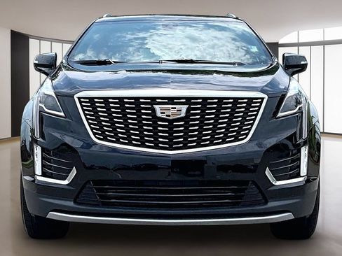 Certified 2022 Cadillac XT5 Premium Luxury FWD image 3
