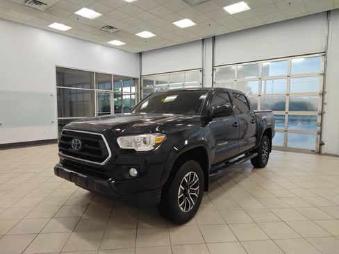 Used 2021 Toyota Tacoma SR5 AWD/4WD image 7