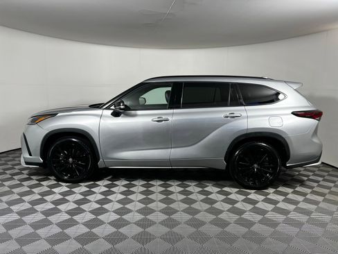 Certified 2025 Toyota Highlander XSE image 8