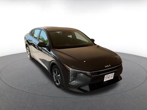 Used 2025 Kia K4 FWD image 3