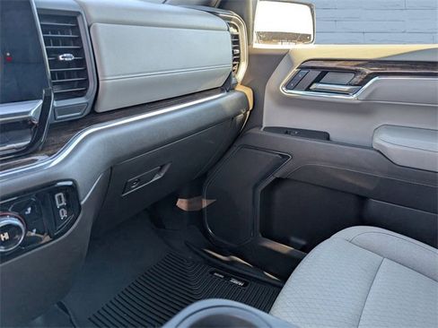 Used 2024 GMC Sierra 1500 SLE image 13