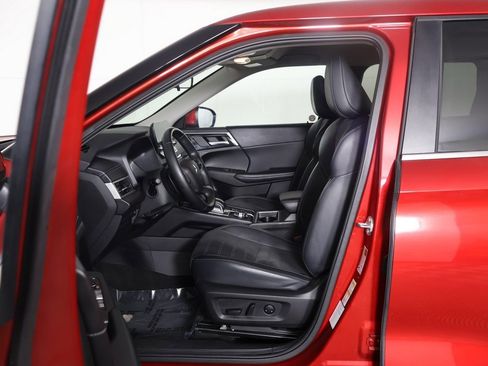 Used 2024 Mitsubishi Outlander SE image 28