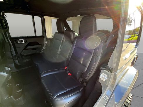 Used 2018 Jeep Wrangler Unlimited Sahara AWD/4WD image 20