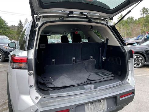 Used 2024 Nissan Pathfinder S AWD/4WD image 24