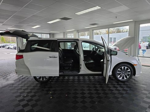 Used 2024 Honda Odyssey EX-L image 18