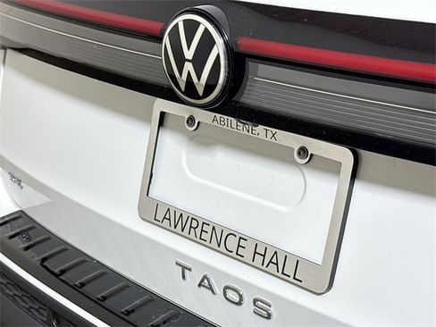 New 2025 Volkswagen Taos SE image 17