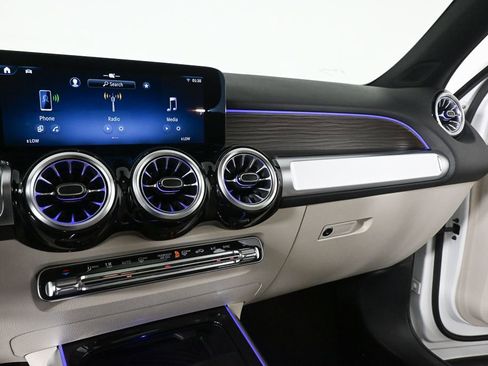 Used 2025 Mercedes-Benz GLB 250 image 13