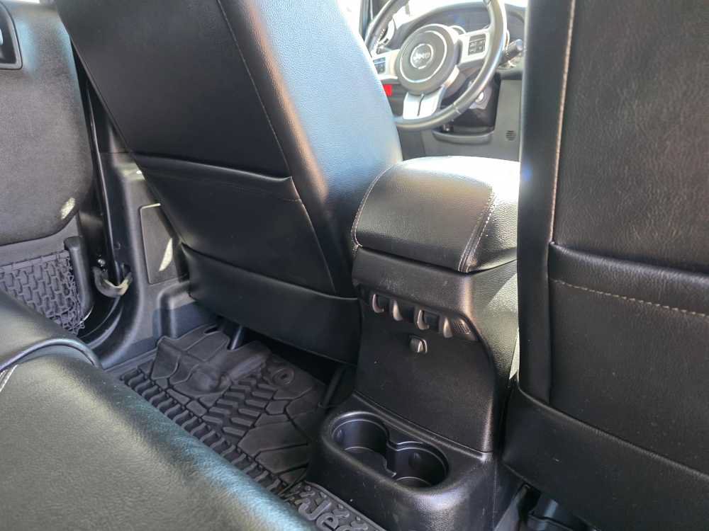 Used 2016 Jeep Wrangler Unlimited Rubicon AWD/4WD image 18