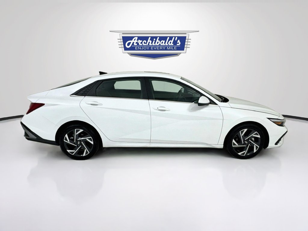 Used 2025 Hyundai Elantra SEL FWD image 8