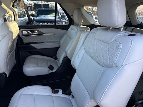 Used 2025 Ford Explorer Platinum w/ LUX Leather Package image 21