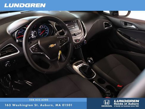 Used 2018 Chevrolet Cruze LT FWD image 8