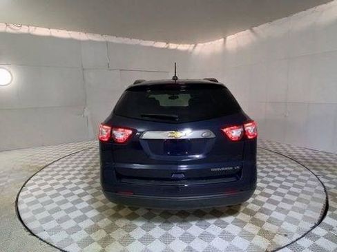 Used 2016 Chevrolet Traverse LS FWD image 2