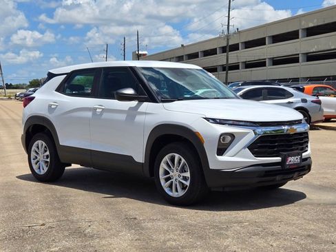Used 2026 Chevrolet TrailBlazer LS AWD/4WD image 3