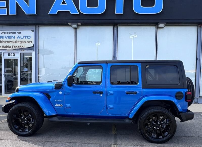 Used 2023 Jeep Wrangler Unlimited Sahara w/ Cold Weather Group AWD/4WD image 38