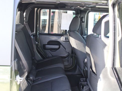 Certified 2021 Jeep Gladiator Willys image 15