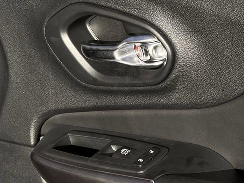 Used 2020 Jeep Cherokee Limited w/ Luxury Group image 26