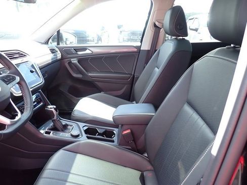 Used 2023 Volkswagen Tiguan SE image 15