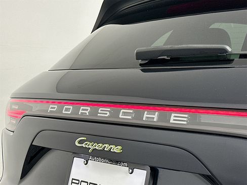 Certified 2023 Porsche Cayenne image 17
