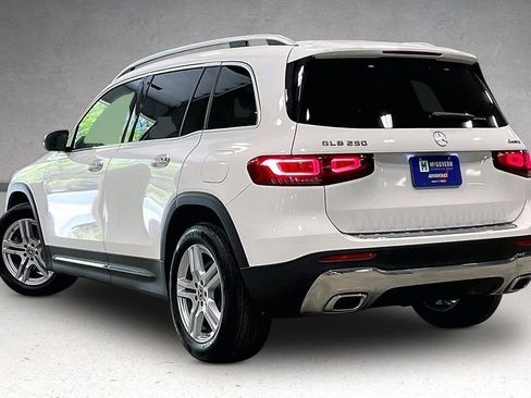 Used 2023 Mercedes-Benz GLB 250 4MATIC image 4