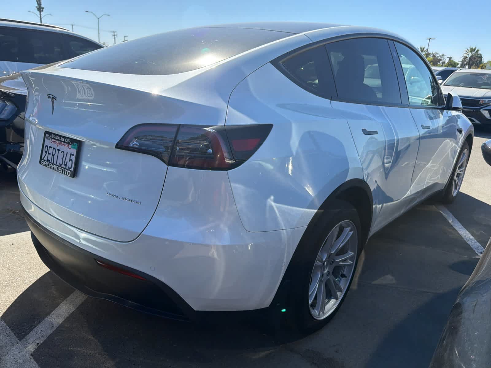 Used 2023 Tesla Model Y Long Range AWD/4WD image 2