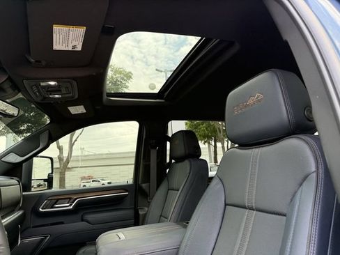 Used 2025 Chevrolet Silverado 2500 High Country w/ Technology Package AWD/4WD image 20
