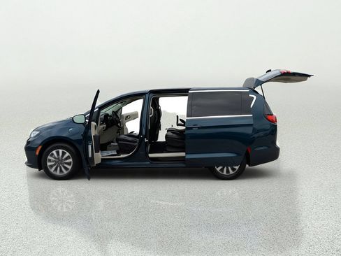 Used 2022 Chrysler Pacifica Touring-L FWD image 12