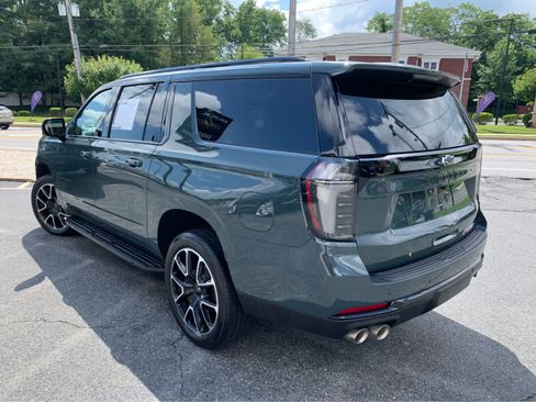 Used 2026 Chevrolet Suburban RST w/ Comfort Package AWD/4WD image 4