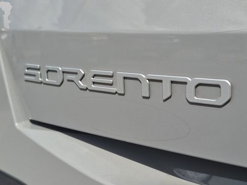Certified 2025 Kia Sorento S FWD image 33