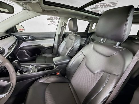 Used 2022 Jeep Compass Latitude w/ Sun and Sound Group image 26