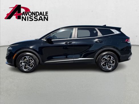 Used 2025 Kia Sportage LX image 3