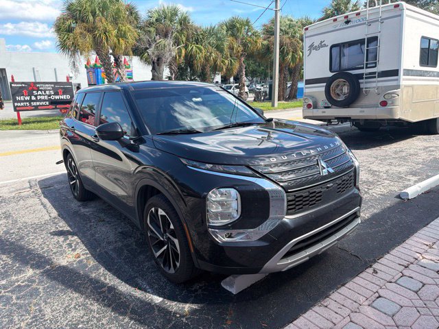 Used 2024 Mitsubishi Outlander SE FWD image 2