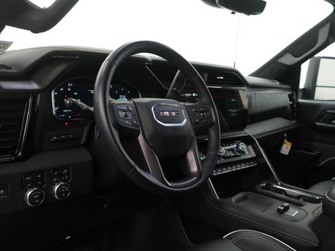 Used 2025 GMC Sierra 2500 AT4X image 16